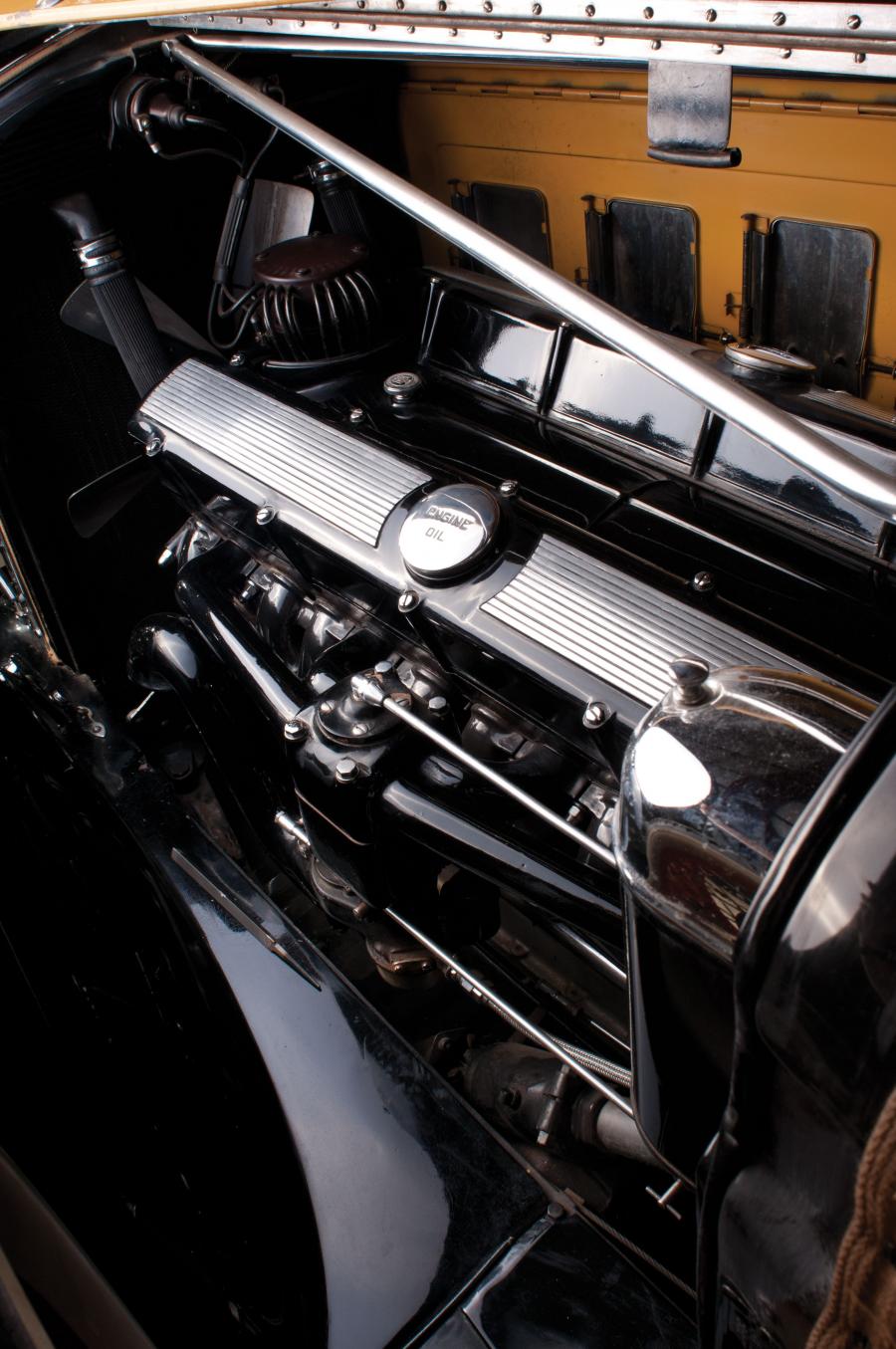  Cadillac Sixteen Madame X Club Sedan by Fleetwood 1930 года  (фото 19 из 20)
